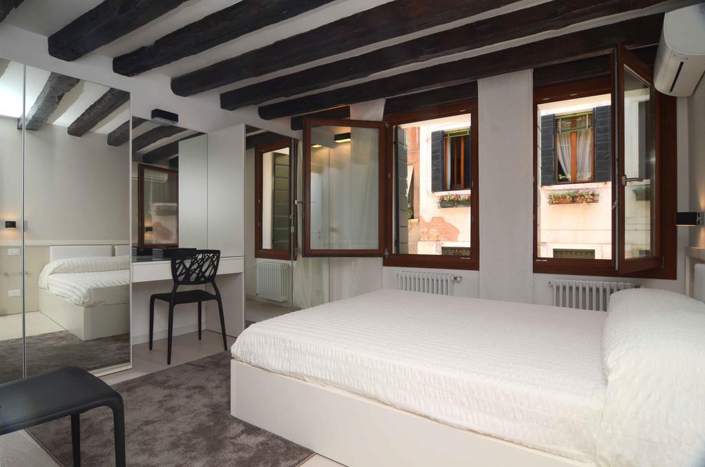 Venice Mirrors المظهر الخارجي الصورة