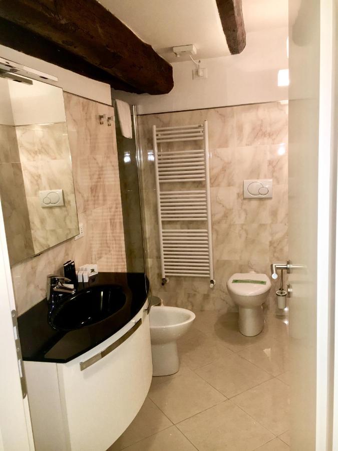 Venice Mirrors المظهر الخارجي الصورة
