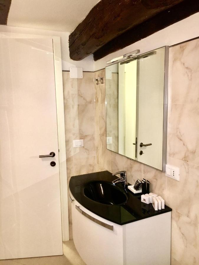 Venice Mirrors المظهر الخارجي الصورة