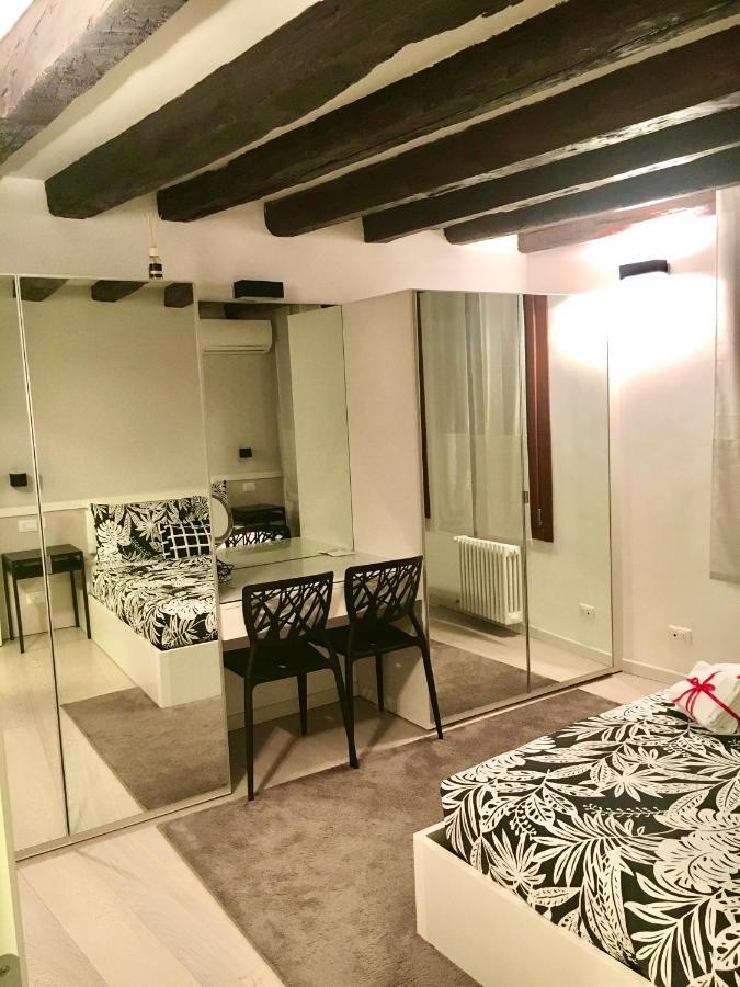 Venice Mirrors المظهر الخارجي الصورة
